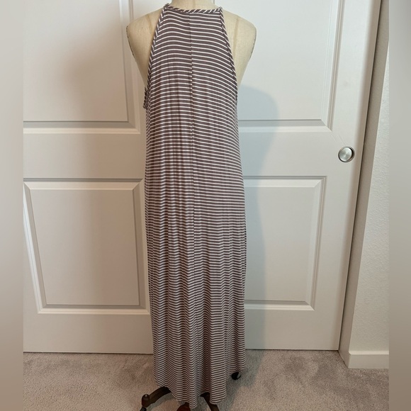 Olivia Rae High Neck Maxi Dress - Picture 3 of 7